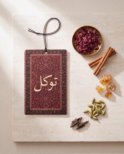DESERT NOIR flat lay with its fragrance ingredients